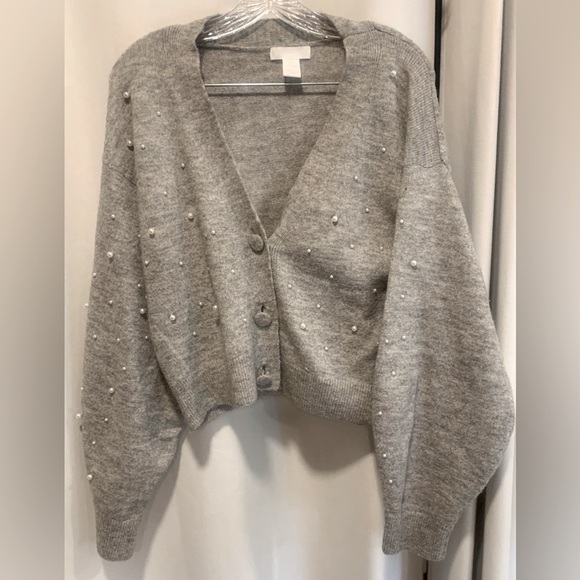 H&M Women’s Gray, Pearl, Cropped Cardigan Sweater, 3 Fabric Buttons; Size Small - Picture 2 of 9